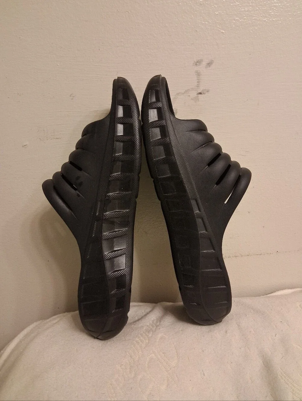 Men's KUAILU Black Slip-On Comfort Slides Similar to Crocs , size 10
